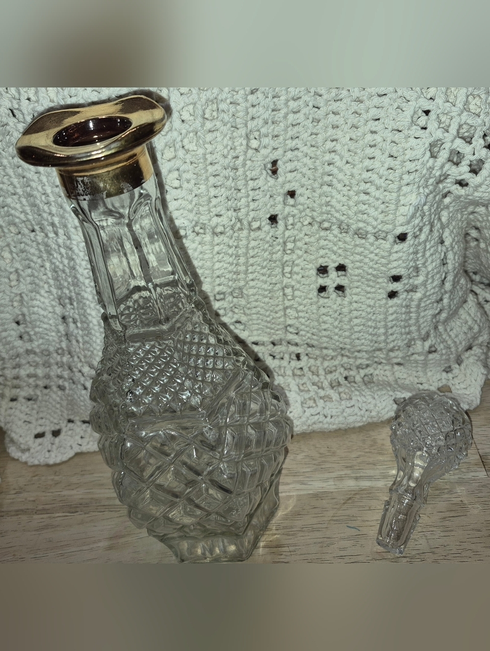 Vintage Anchor Hocking Wexford clear glass whiskey decanter w/ diamond-cut Style - Picture 2 of 3